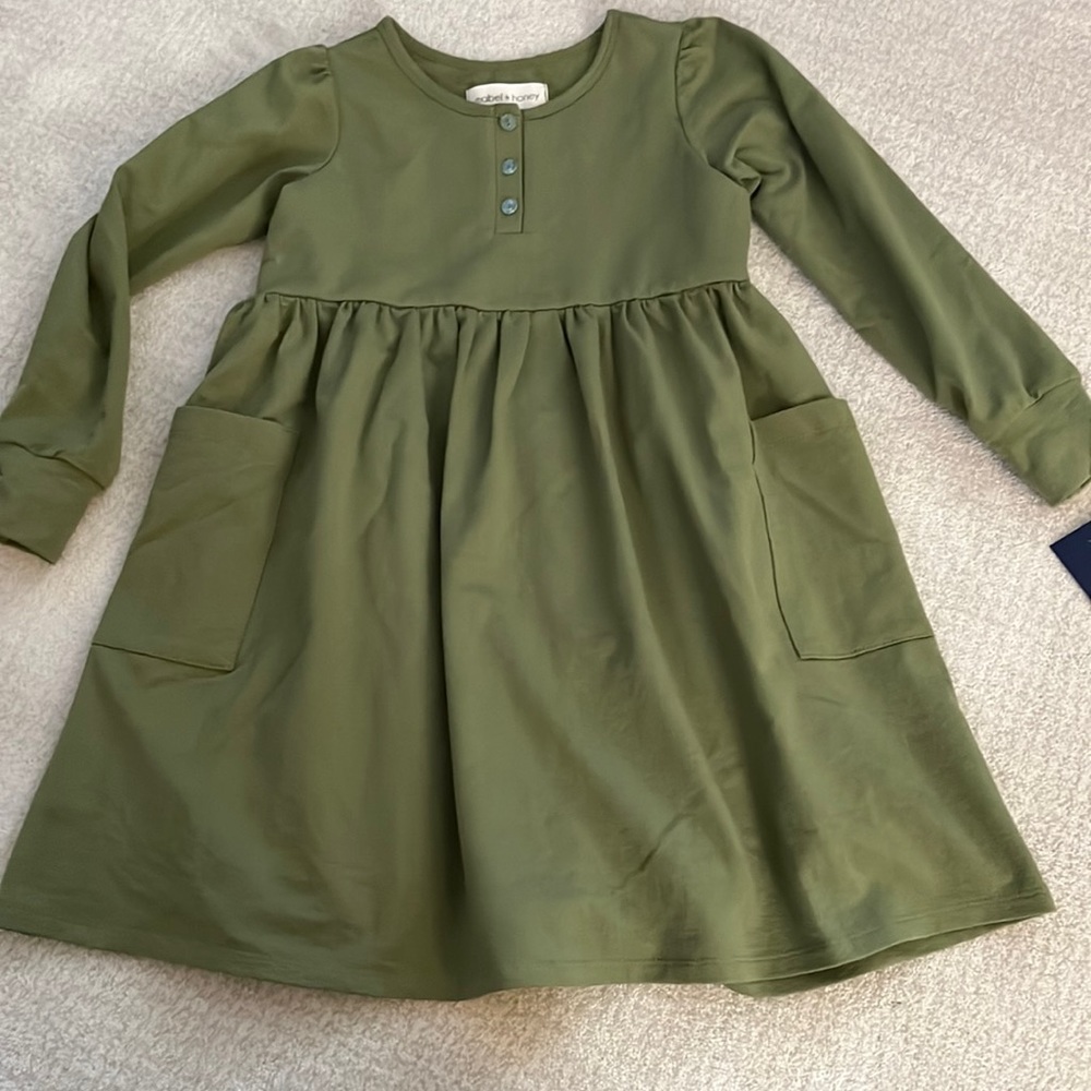 Girls dress with pockets
